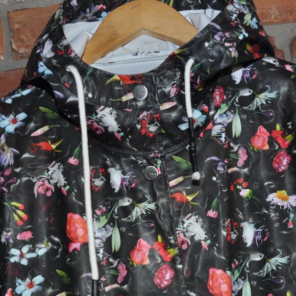 ONLY anno 1995 Waterproof Raincoat Black & Multi Color Floral Raincoat Hooded M - Picture 3 of 13